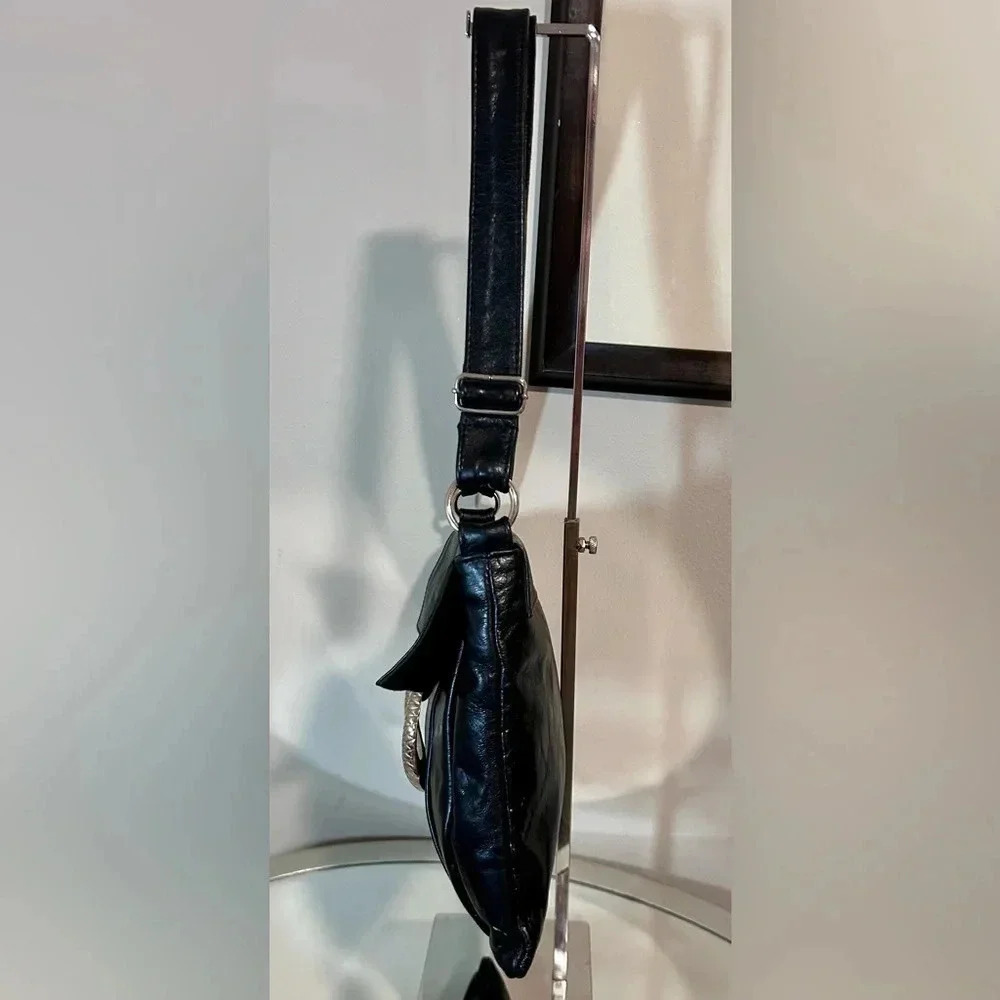 EUC JOCASI Black Leather Adjustable Strap Shoulder/Crossbody Bag W/Snake Accent - Picture 4 of 10